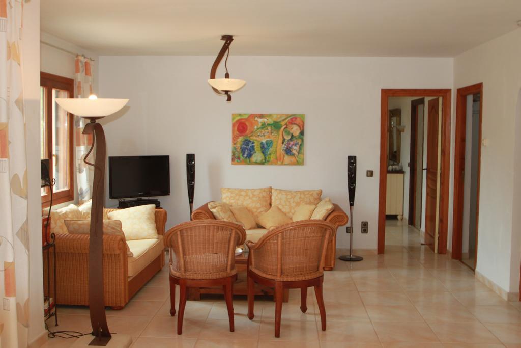 Chrisuli - Well Furnished Villa With Panoramic Views In مورايرا الغرفة الصورة