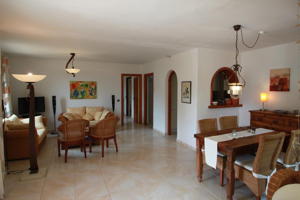 Chrisuli - Well Furnished Villa With Panoramic Views In مورايرا الغرفة الصورة