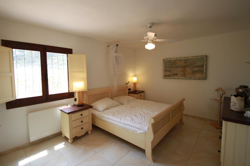 Chrisuli - Well Furnished Villa With Panoramic Views In مورايرا الغرفة الصورة