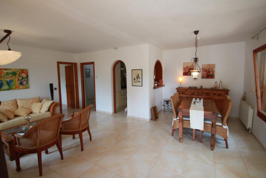 Chrisuli - Well Furnished Villa With Panoramic Views In مورايرا الغرفة الصورة